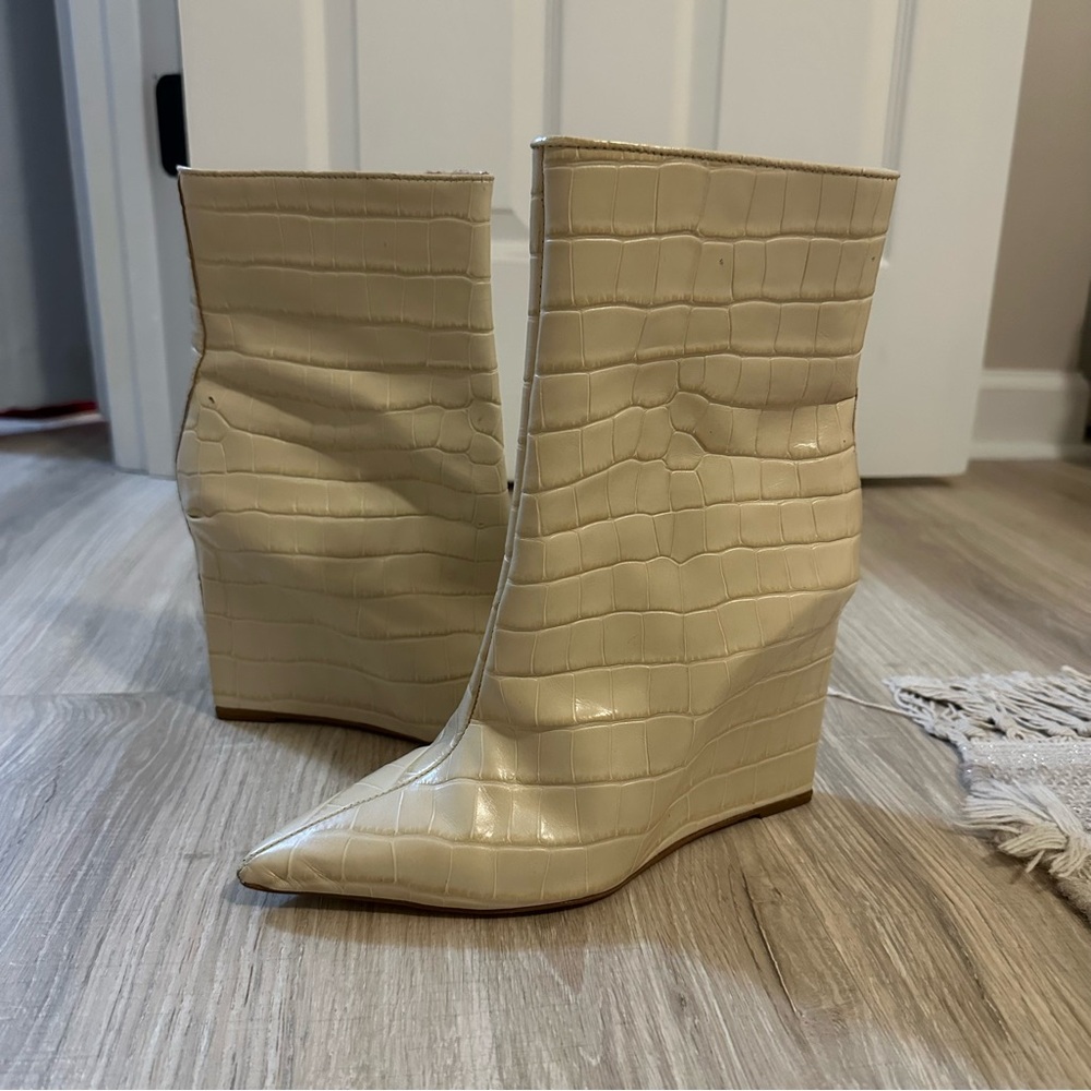 SCHUTZ ASYA UP CROCODILE-EMBOSSED LEATHER BOOT CREAM TAN short version size 10